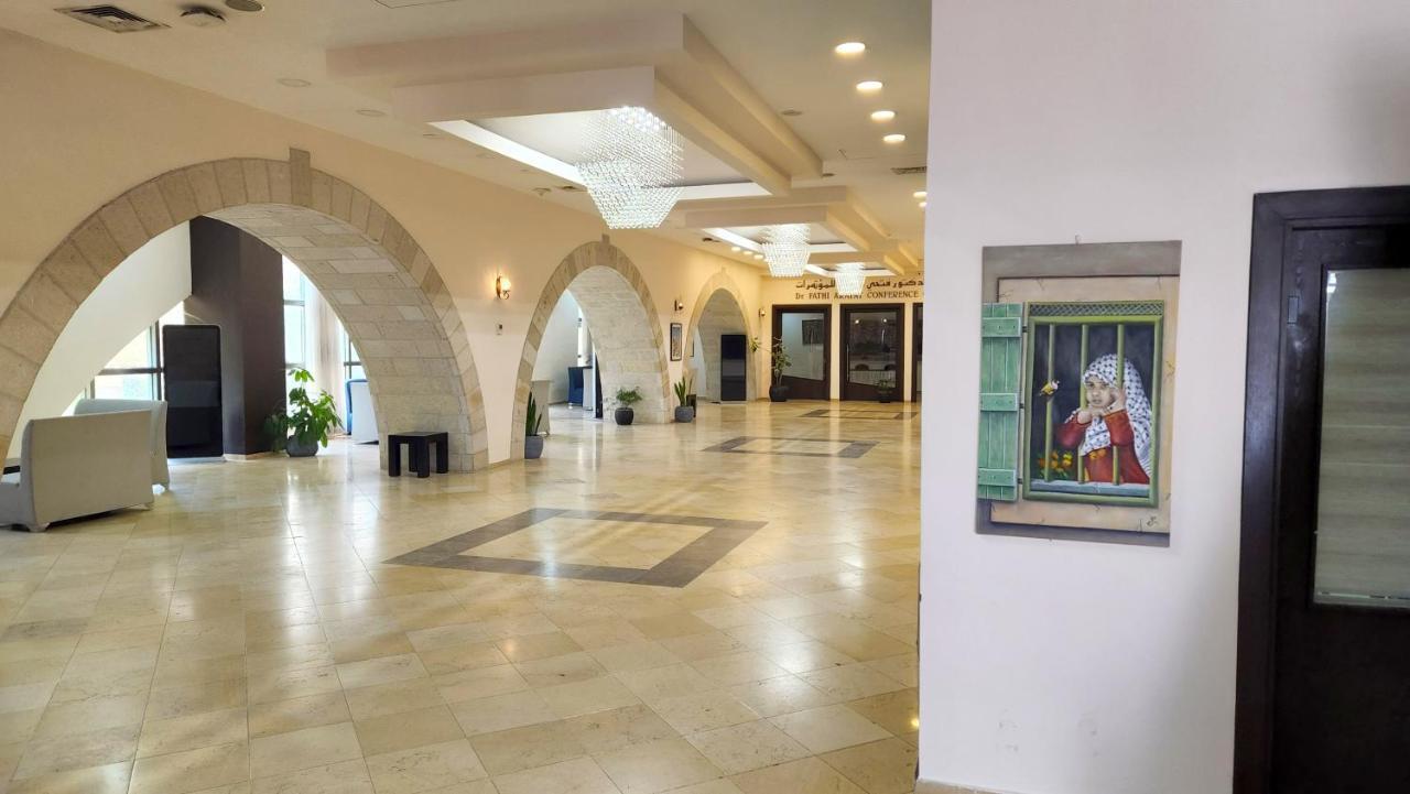 Red Crescent Guesthouse Ramallah Ngoại thất bức ảnh