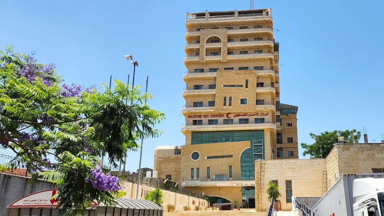 Red Crescent Guesthouse Ramallah Ngoại thất bức ảnh