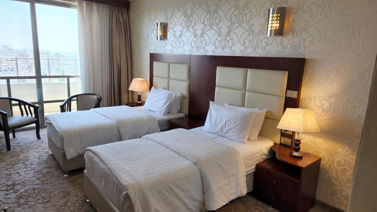 Red Crescent Guesthouse Ramallah Ngoại thất bức ảnh