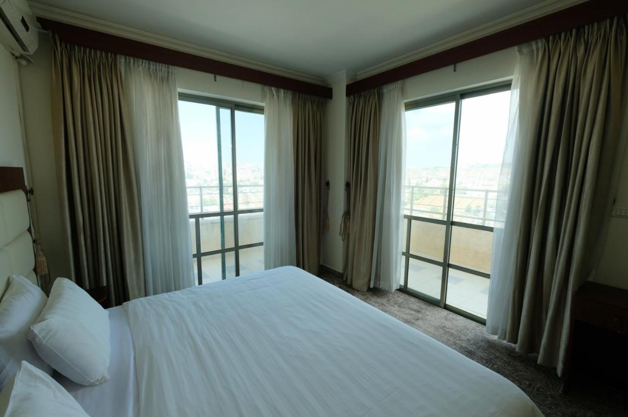 Red Crescent Guesthouse Ramallah Ngoại thất bức ảnh