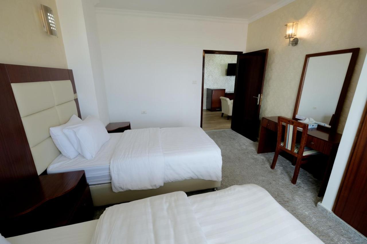 Red Crescent Guesthouse Ramallah Ngoại thất bức ảnh