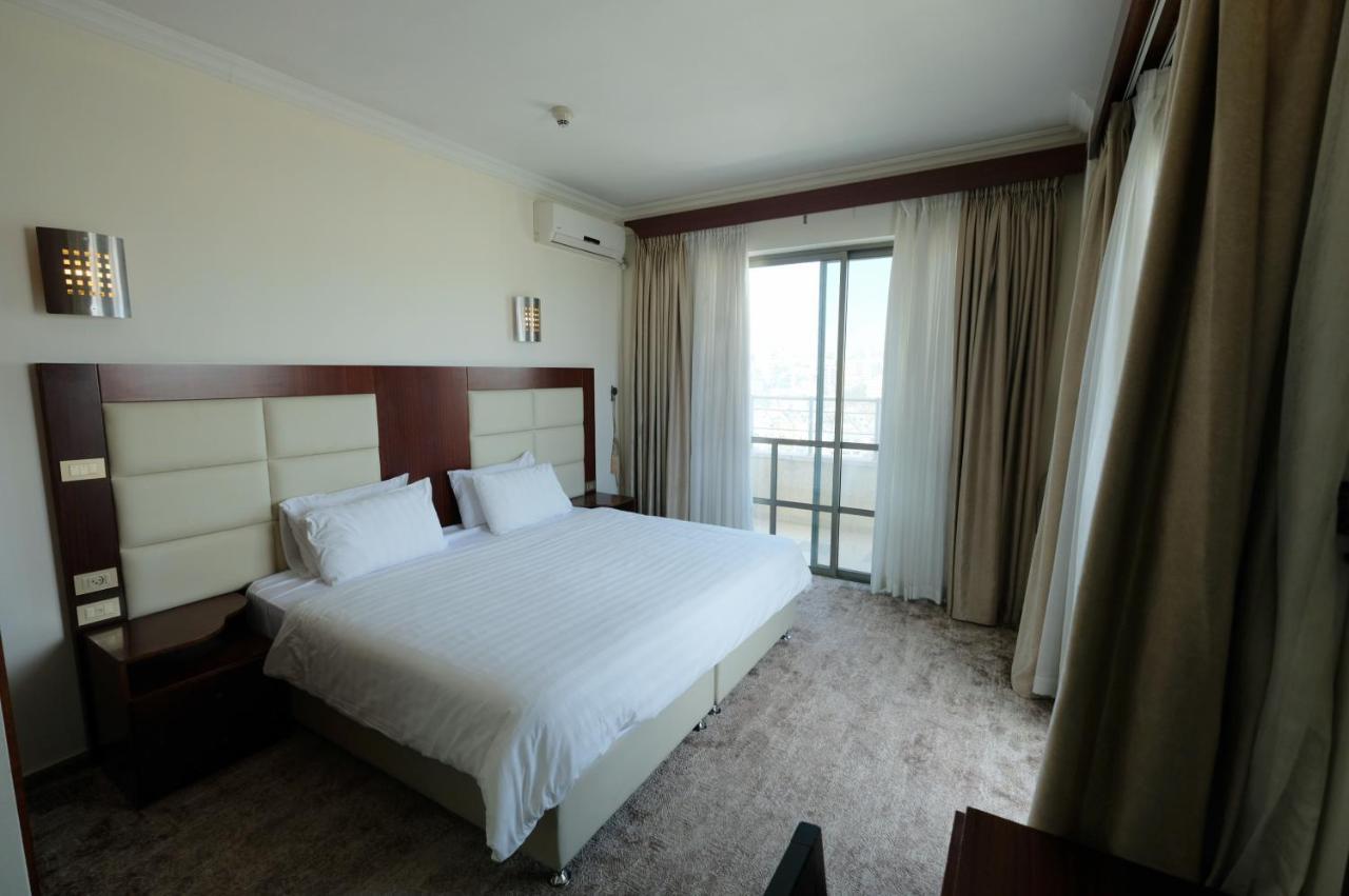 Red Crescent Guesthouse Ramallah Ngoại thất bức ảnh