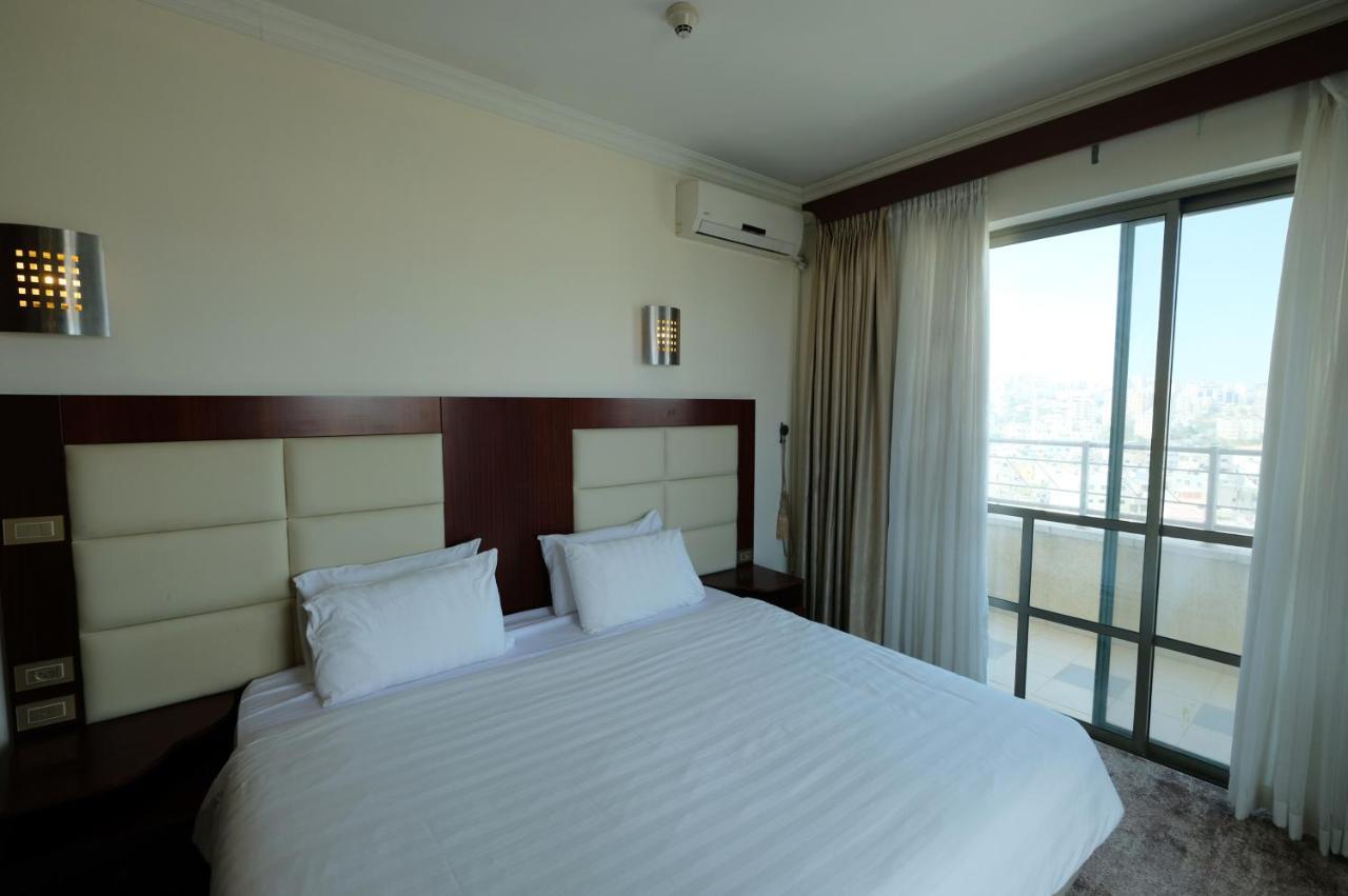 Red Crescent Guesthouse Ramallah Ngoại thất bức ảnh