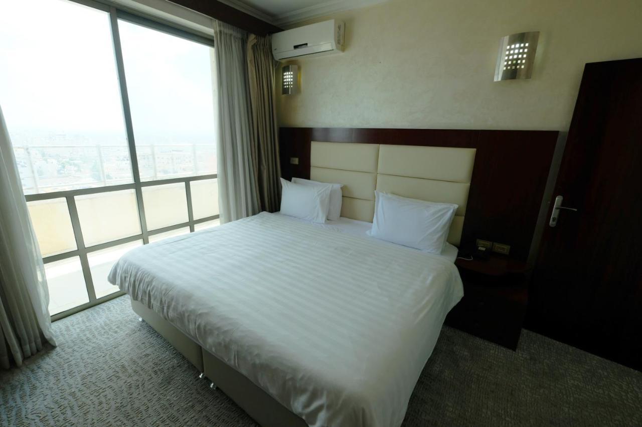 Red Crescent Guesthouse Ramallah Ngoại thất bức ảnh